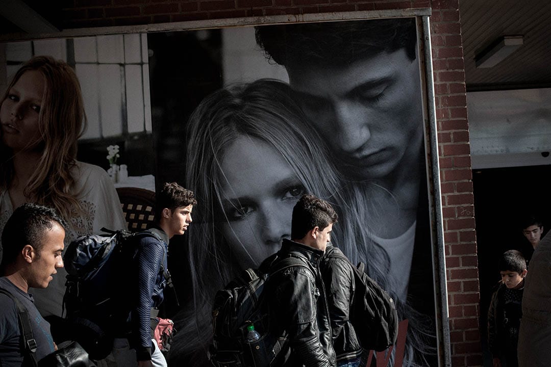 2015年9月24日，柏林，来自伊拉克、叙利亚，巴基斯坦和阿富汗等地区的难民，乘搭列车抵达柏林摄：Ashley Gilbertson / VII Photo for UNICEF