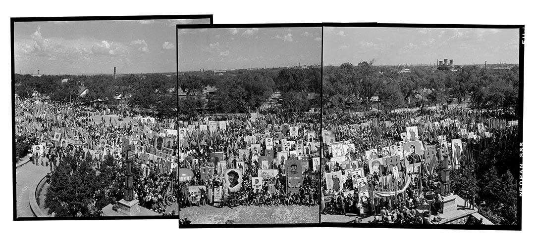 1968年6月21日，黑龙江省哈尔滨北方大厦广场，向“红太阳”献忠心大会。