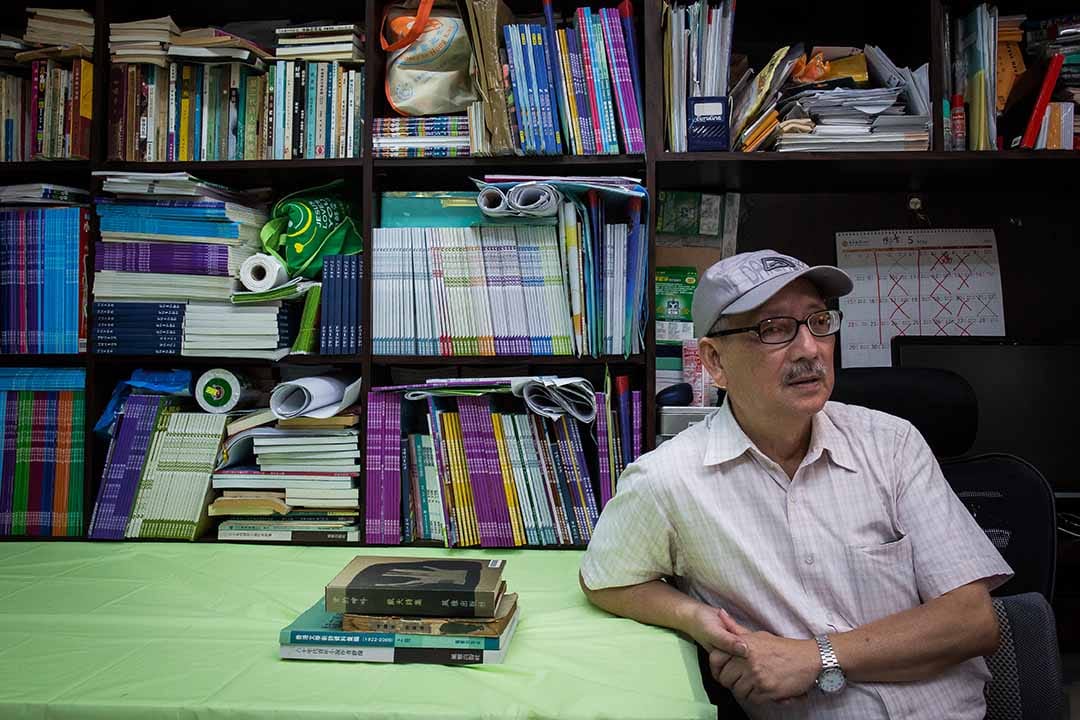 關夢南，原名關木衡，資深文學工作者、詩人、專欄作家。