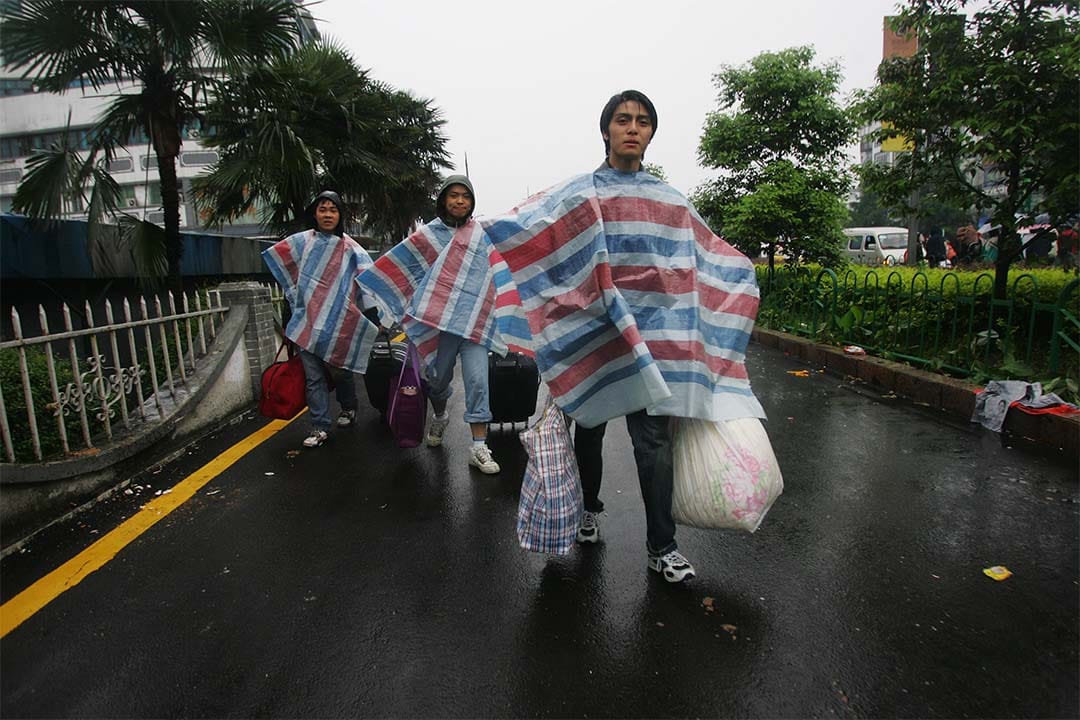 2008年5月13日，三名学生带同细软离开都江堰市。