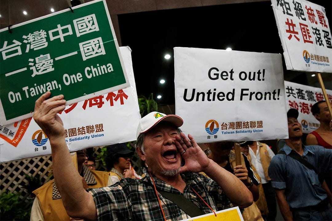 2016年8月22日，有团体在中共上海市委统战部部长沙海林到台湾期间发起示威，一个反中示威者叫喊口号。