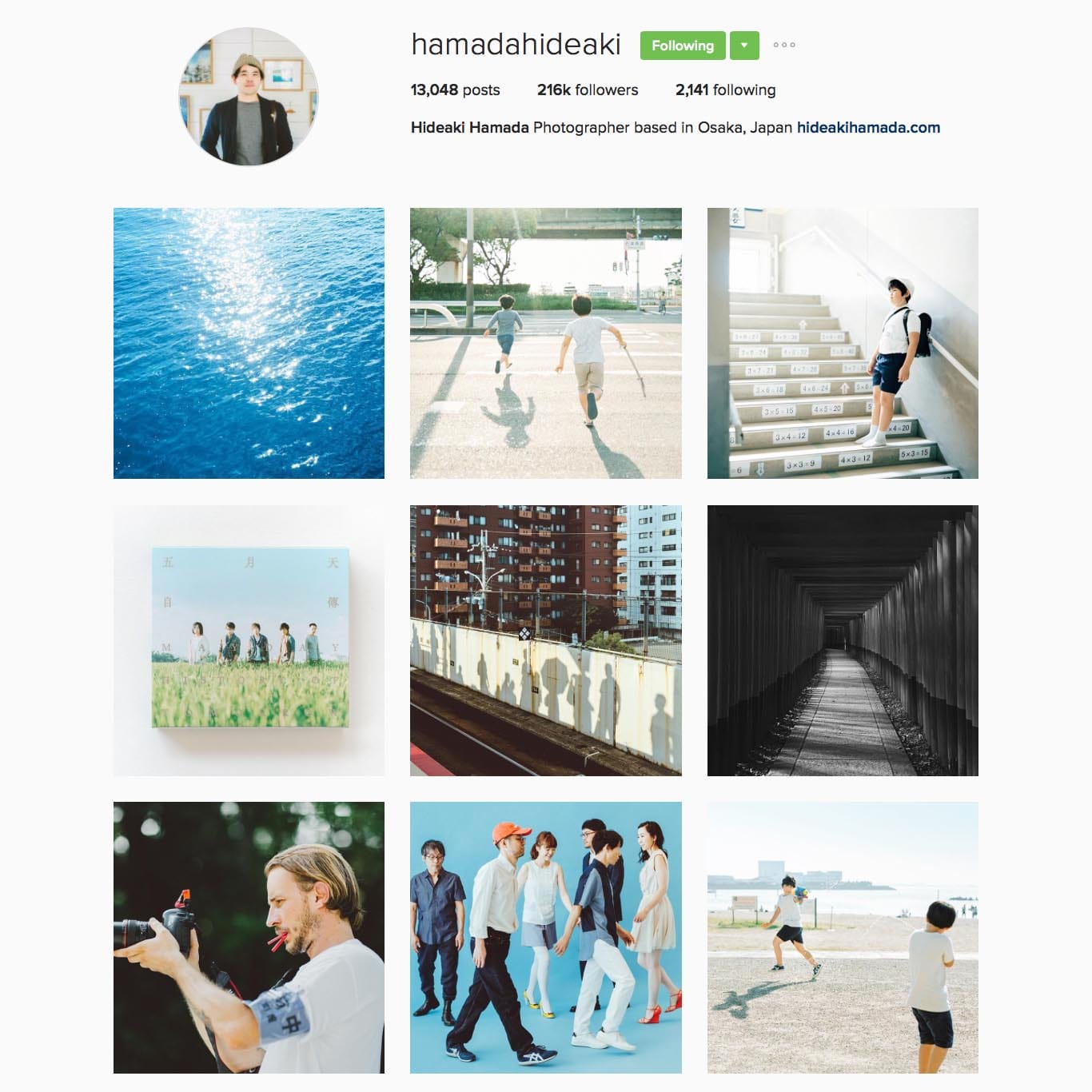 滨田英明 Hideaki Hamada (@hamadahideaki)，日本大阪摄影师，2012年出版摄影集『Haru and Mina』。作品常发表于KINFOLK magazine, FRAME magazine, THE BIG ISSUE TAIWAN。