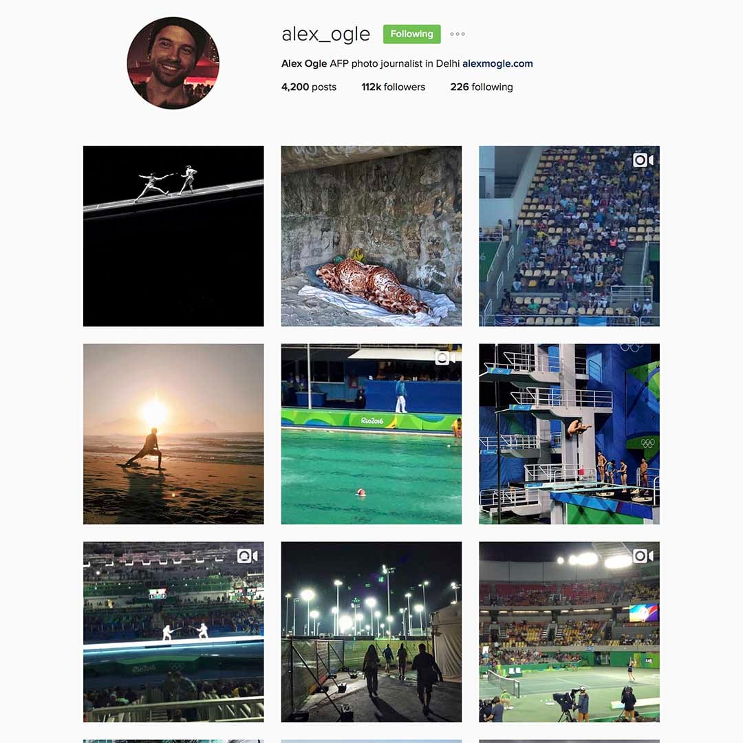 Alex Ogle (@alex_ogle) ，法新社驻德里摄影师。 2012年至2015年间于法新社香港分部工作，曾获多个新闻摄影比赛奖项。