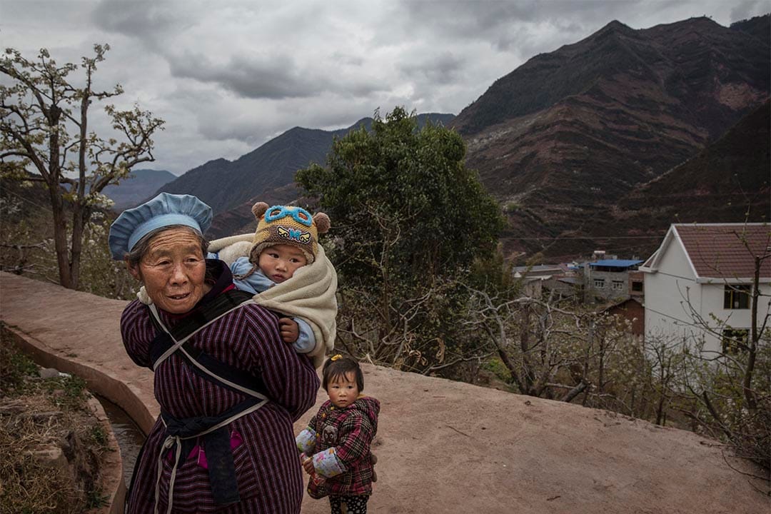 周海燕:目前似乎還沒有足夠的報導,進入到這些比推測楊家家庭糾紛更為重要的議題之中。圖為四川漢源縣一條村落。