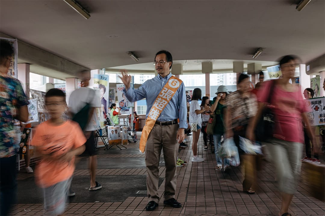 新界東候選人張超雄正拉票。