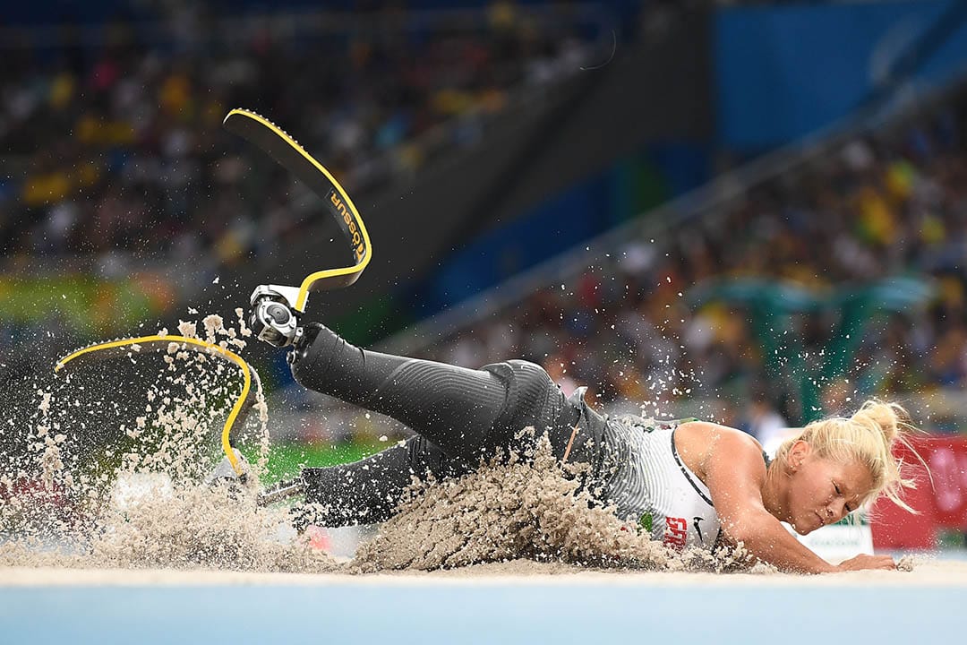 德国选手Vanessa Low出赛女子跳远T42级决赛。