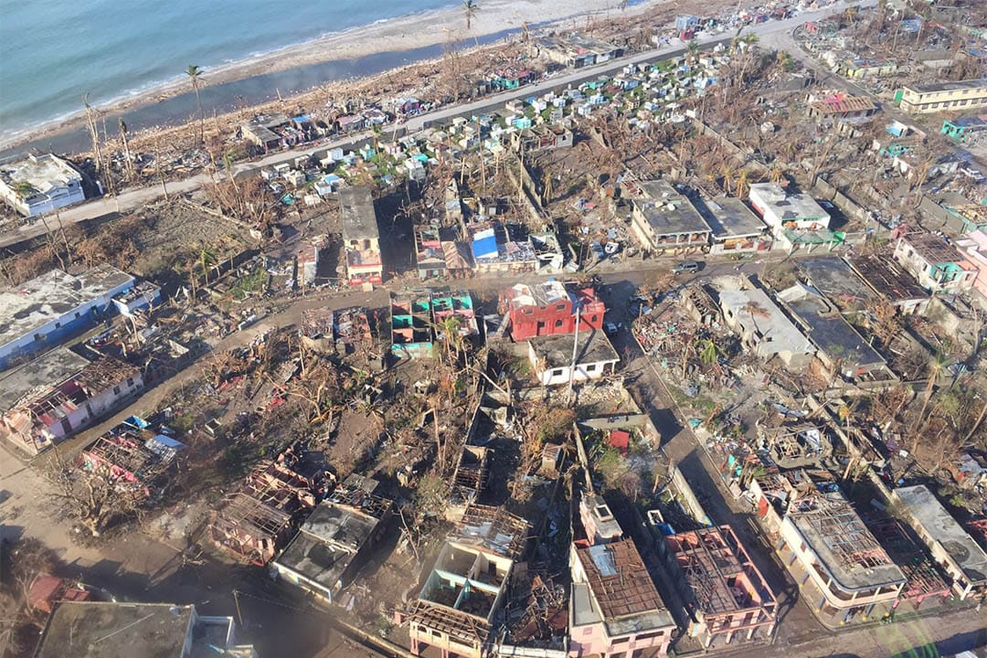 颶風馬修在10月4日吹襲海地，位於南部省的皮茫港受到嚴重破壞，從高空俯瞰可見不 少房屋都被吹毀。