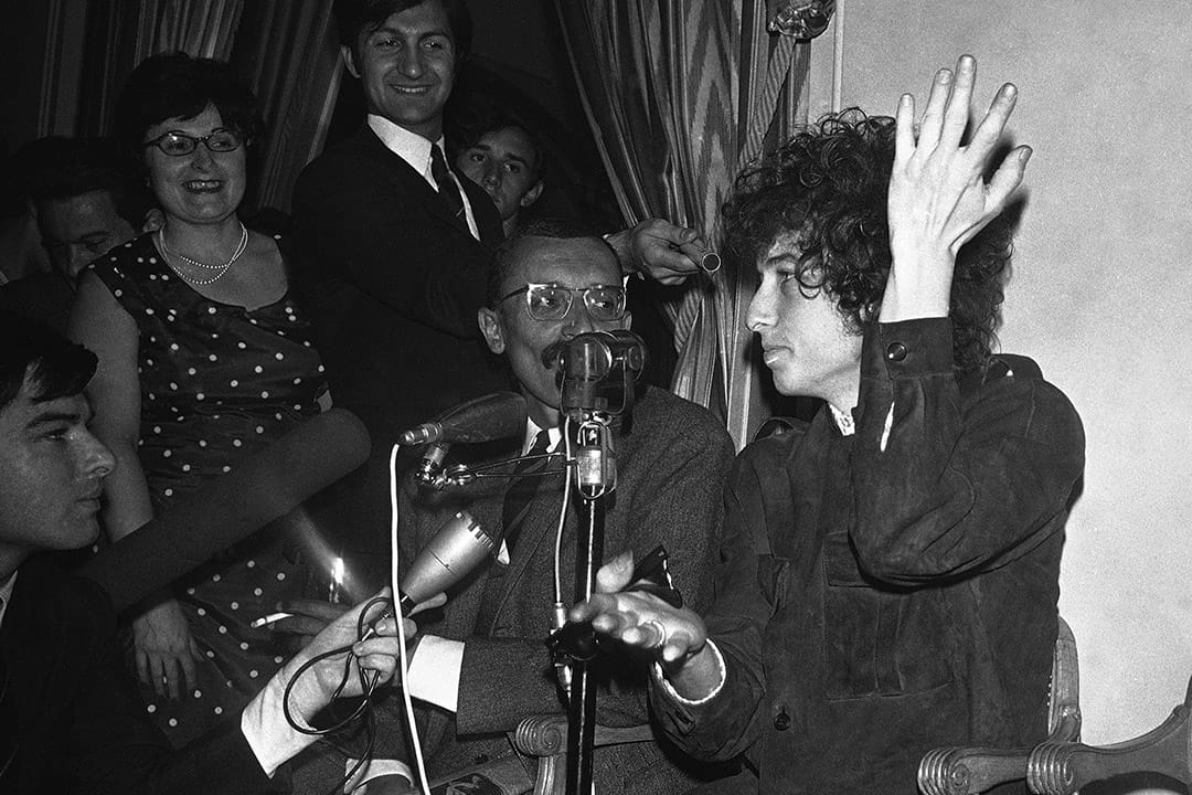 2016年諾貝爾文學獎由美國著名歌手、詩人Bob Dylan奪得。