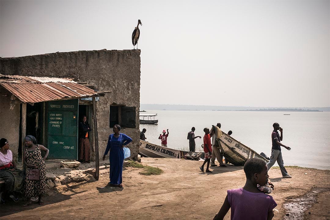 2016年2月，烏干達卡推(Katwe, Uganda)，無國界醫生的團隊逐家逐戶地為烏干達卡推的民眾進行愛滋病病毒測試。