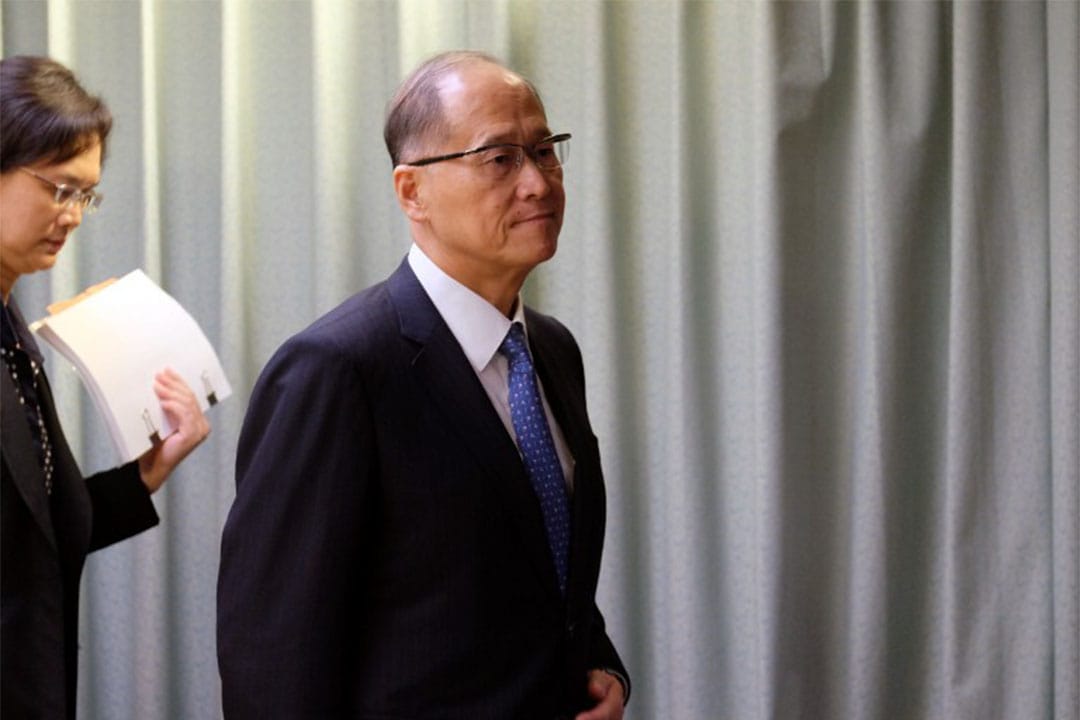 2016年9月23日，台湾外交部长李大维出席记者会后离开。