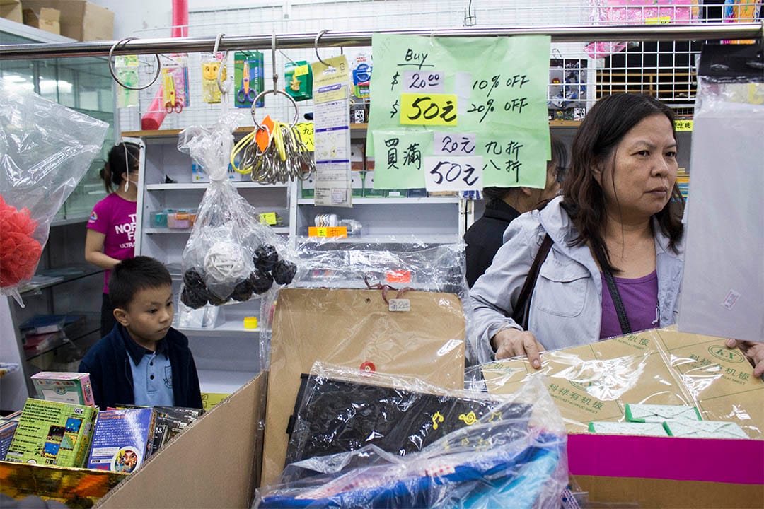 文具店于最后经营的日子里，提供优惠，以促销货品。