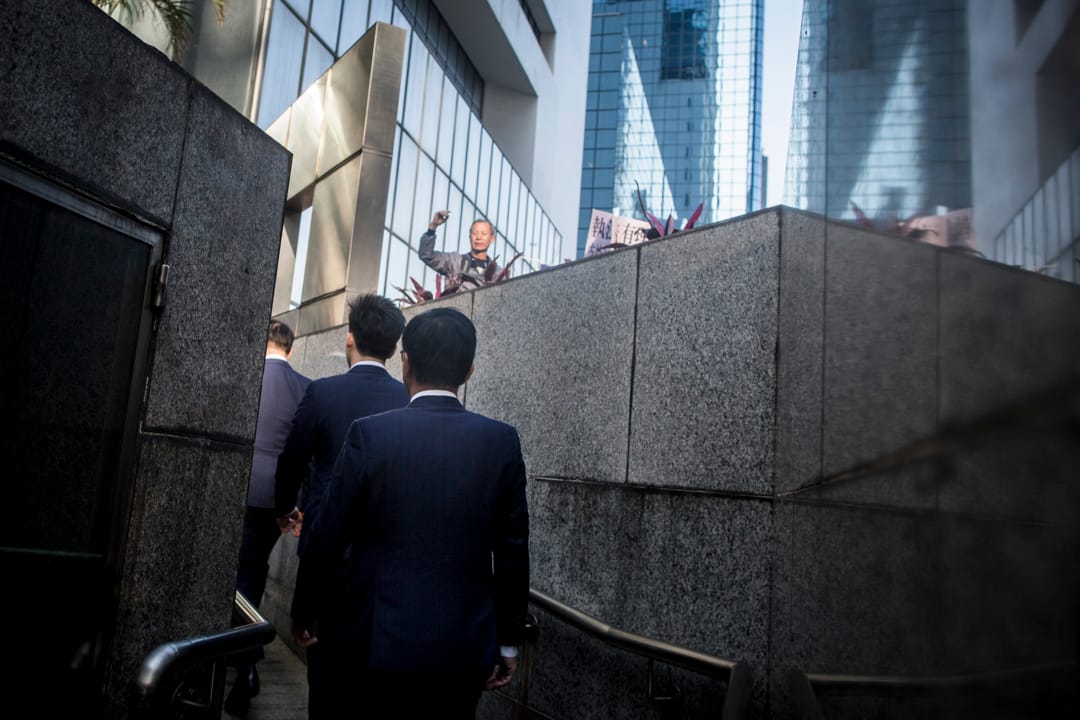 2017年2月14日，區域法院對2014年雨傘運動期間發生的7名警察涉嫌毆打示威者一案作出裁決。