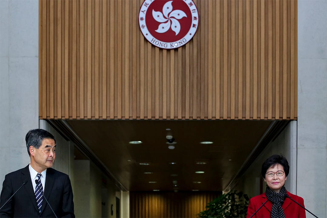 3月27日，候任行政長官林鄭月娥與行政長官梁振英會面。