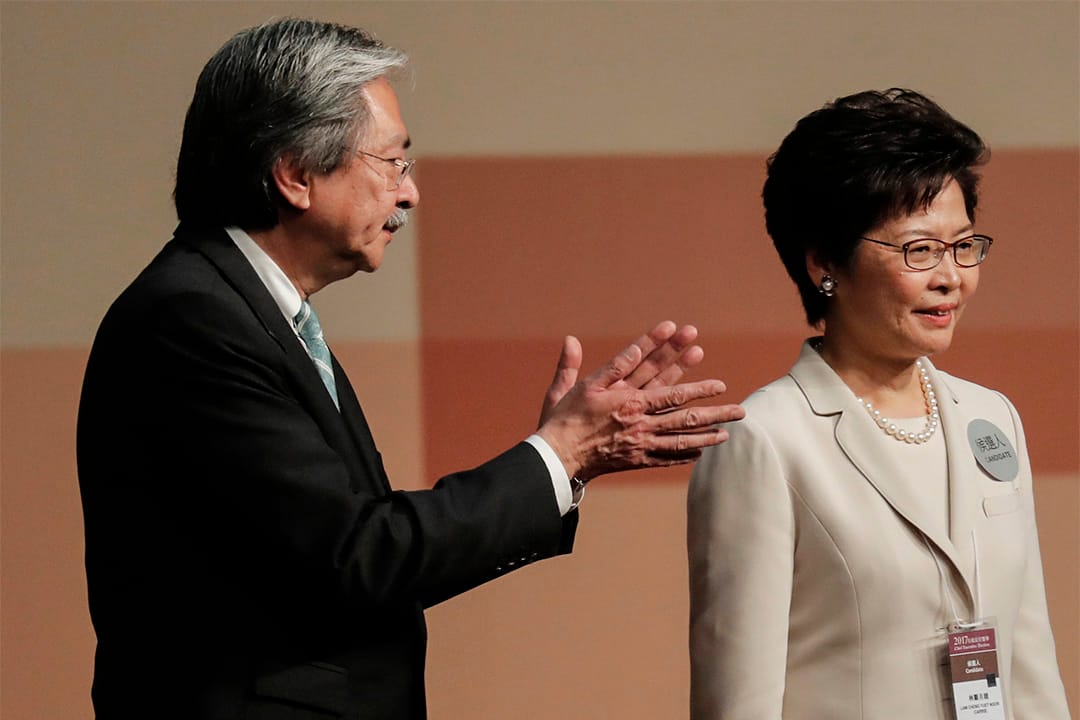 3月26日，投票日，林郑月娥以777票当选，曾俊华只有365票。