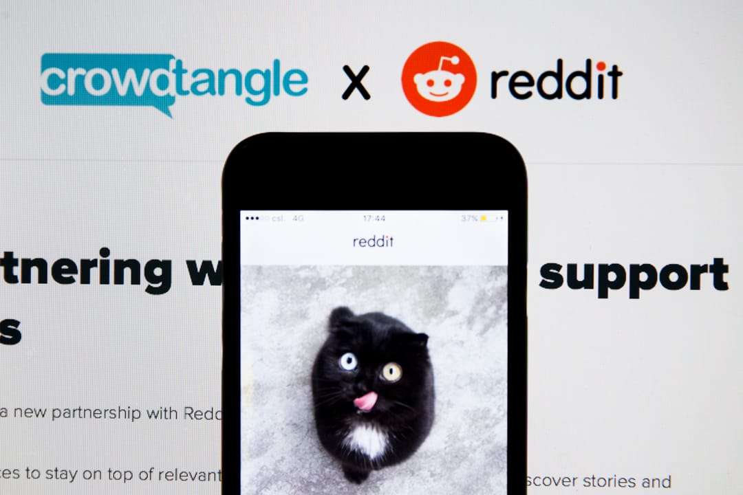 2017年2月7日，Facebook 旗下的免费社交平台分析工具 CrowdTangle 宣布与网络论坛 Reddit 合作。