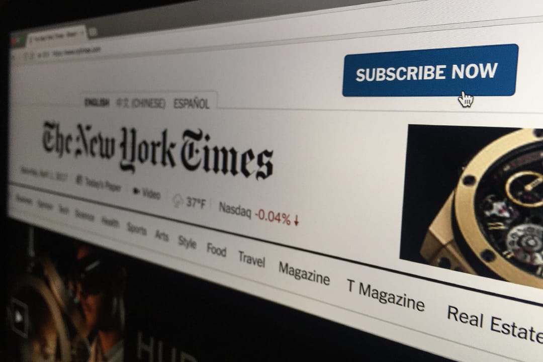 电商化需要足够的投资支撑起软硬件、库存和物流，还需要在竞争激烈的红海里打拼，捉襟见肘的媒体不容易尝试。