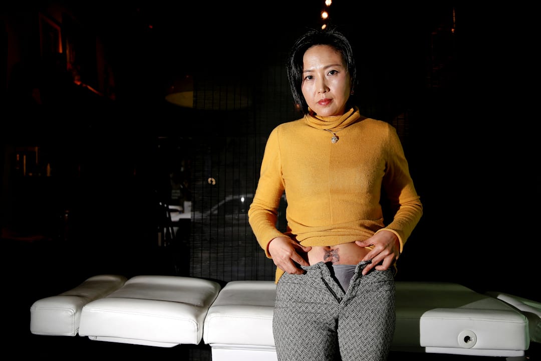 Wang Jing，46岁，育有一名20岁大的女儿。