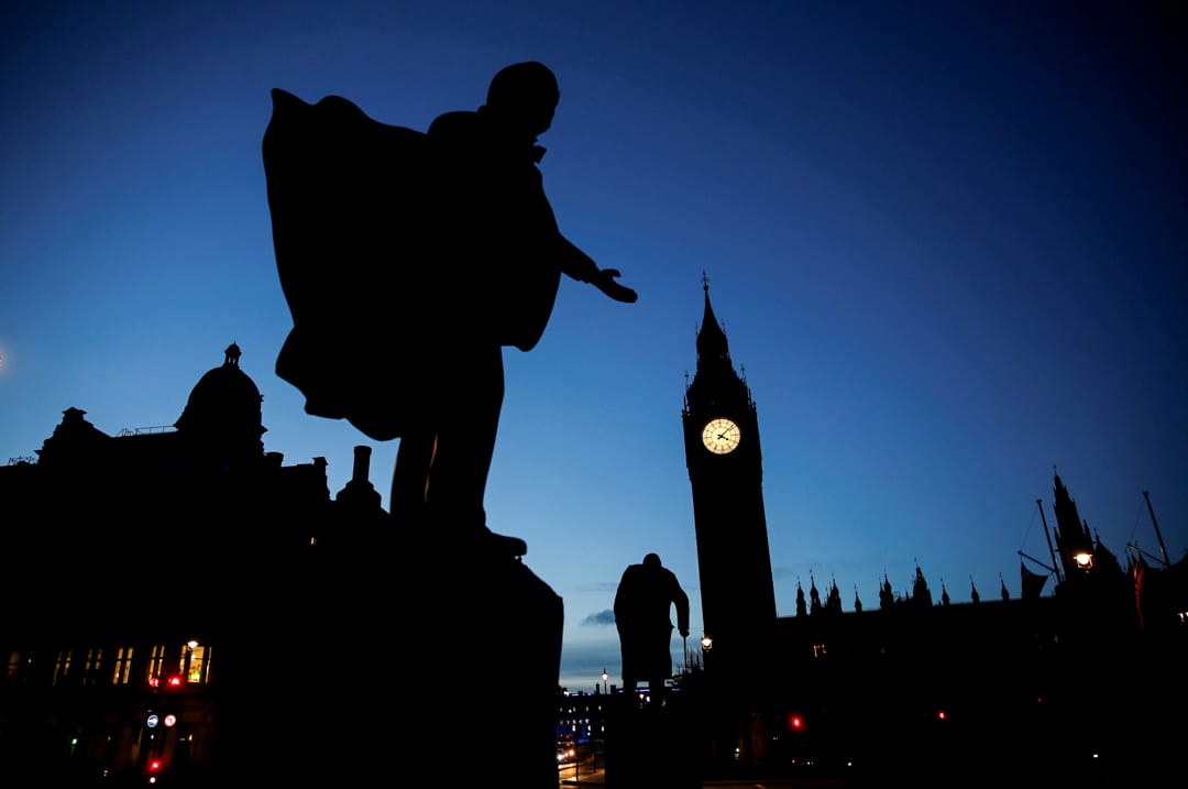 英國國會大選，首相文翠珊領導的執政保守黨保住國會下議院最大黨地位，但未能取得過半數議席，出現懸峙國會局面。