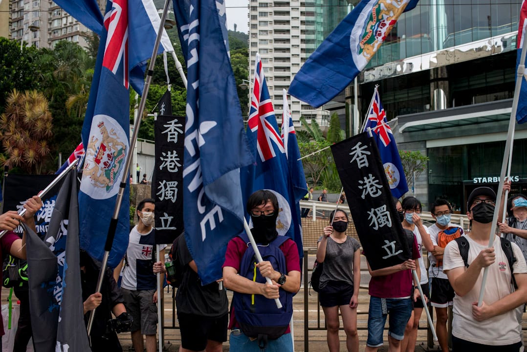 2017年7月1日，民間人權陣線主辦的七一大遊行，由銅鑼灣遊行到金鐘政府總部。期間約有三十名示威人士在金鐘太古廣場外，手持龍獅旗及香港獨立的旗幟，宣傳港獨。