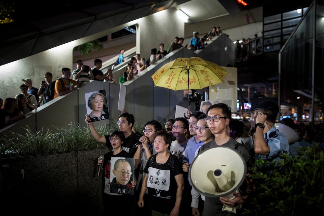 2017年6月30日晚，民陣和支聯會遊行至中環廣場，集會要求北京政府釋放劉曉波。