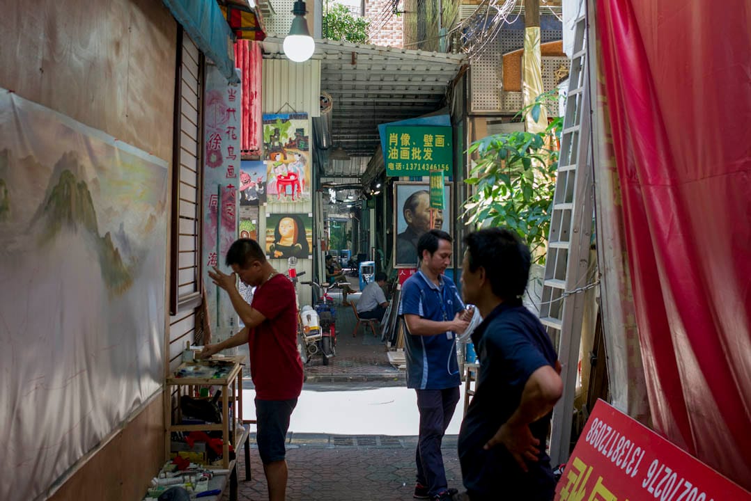 「改革開放的總設計師」鄧小平的肖像都很受客人歡迎，但最多人訂購的，仍是毛澤東與習近平的肖像。