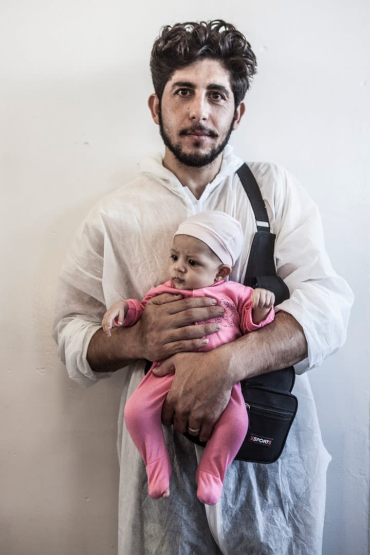 27歲來自敘利亞的 Khalid Aljabawe 和兒子從一艘載有341人的船被救起。