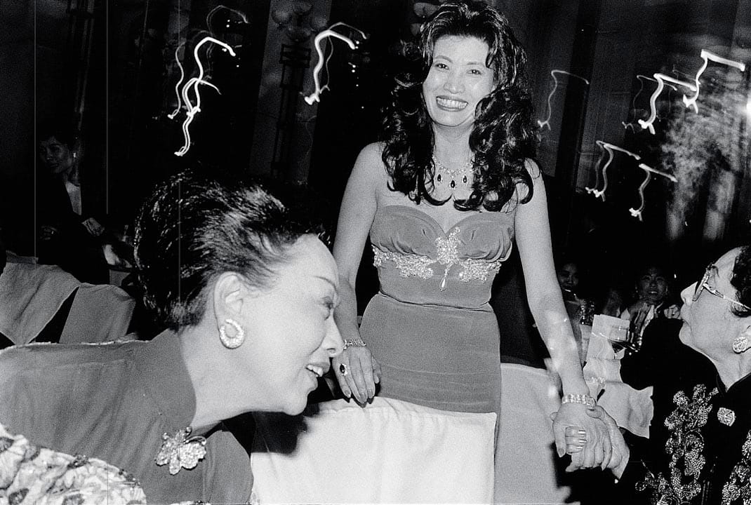 1994年，香港上流社會宴會。