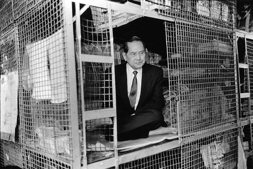 1994年，盛裝迎接記者採訪的籠民。