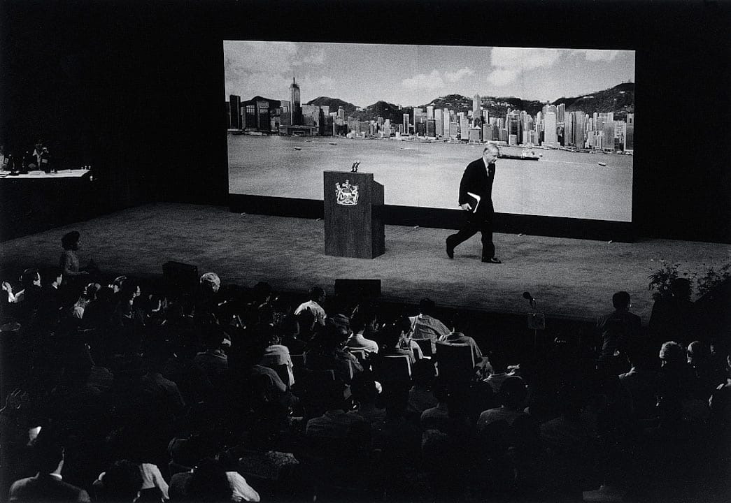 1992年，港督彭定康離開答問大會講堂・大會堂。