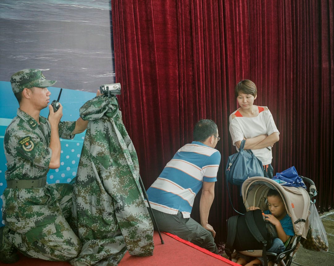 2017年7月，市民参观解放军驻港海军的基地——昂船洲军营。