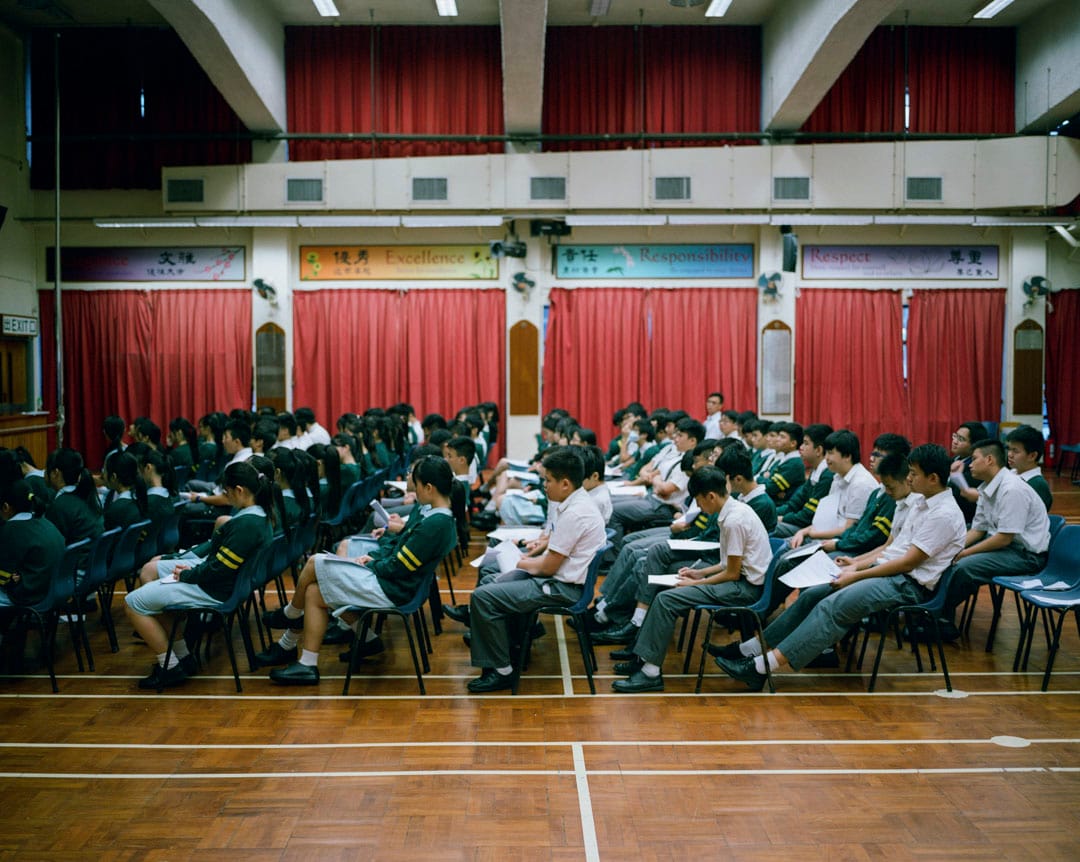 2017年11月，香港有50间中学，安排学生观看基本法委员会主任李飞的基本法研讨会演说，演说全长近一小时。