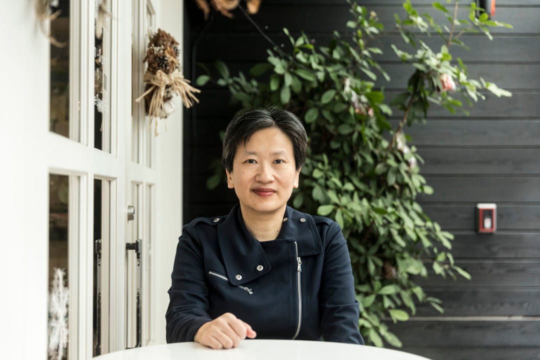 颜择雅认为,中共其实筹码有限;在主流意见认定台湾青年学者西进是“笨台政策”时,她反而认为中国在帮着处理台湾错误高教政策的某些后遗症。