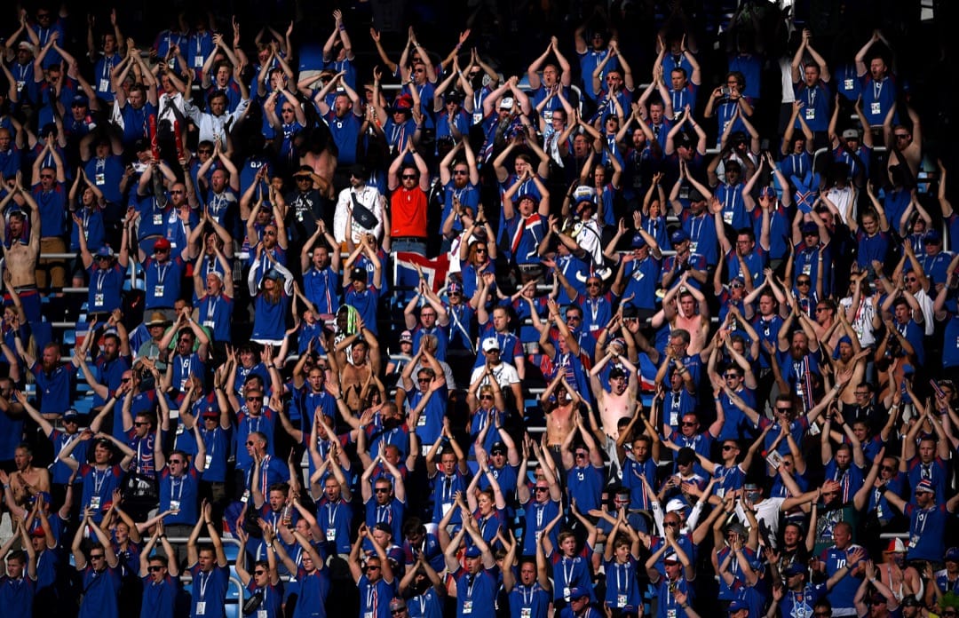 2018年6月21日，世界杯D组尼日利亚对冰岛的赛事，在伏尔加格勒体育场上演，期间冰岛支持者使出激动人心的“维京战吼”（Viking Clap）为球队打气。