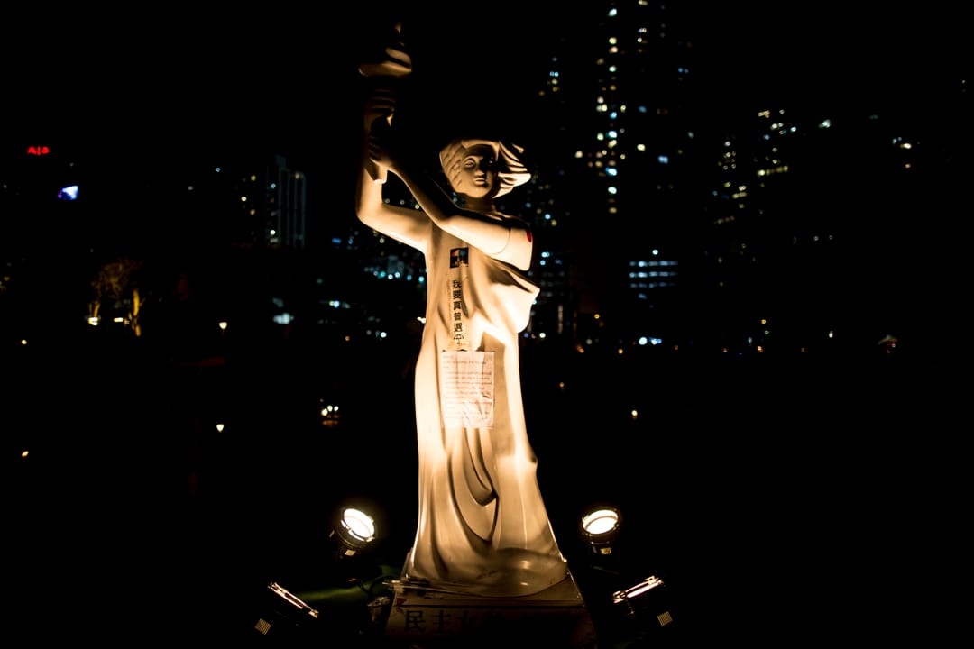 六四维园烛光晚会。