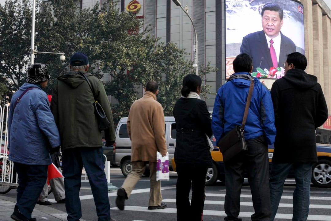 余英时：近几年来，中共当权派消灭政敌，一律用“反腐”为罪名，“反腐”已正式取代了毛时代的“路线”，如薄熙来、周永康等，明明是在与习近平争权中被斗垮的，但“腐败”却在罪行中占着重要的部分。