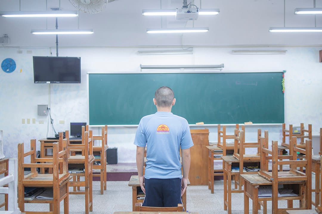 剛滿20歲的阿凱是班長，人緣極好，講話有條理，臉上總是帶著笑容。  