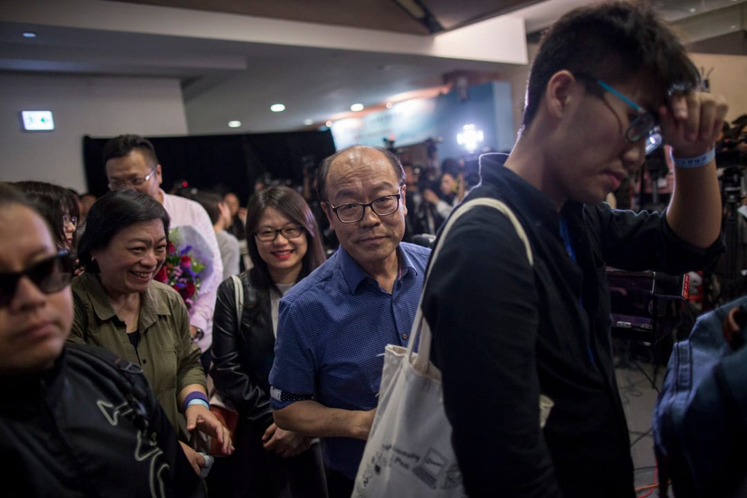 2018年11月26日凌晨， 落选的参选人冯检基于公布结果后会见传媒。