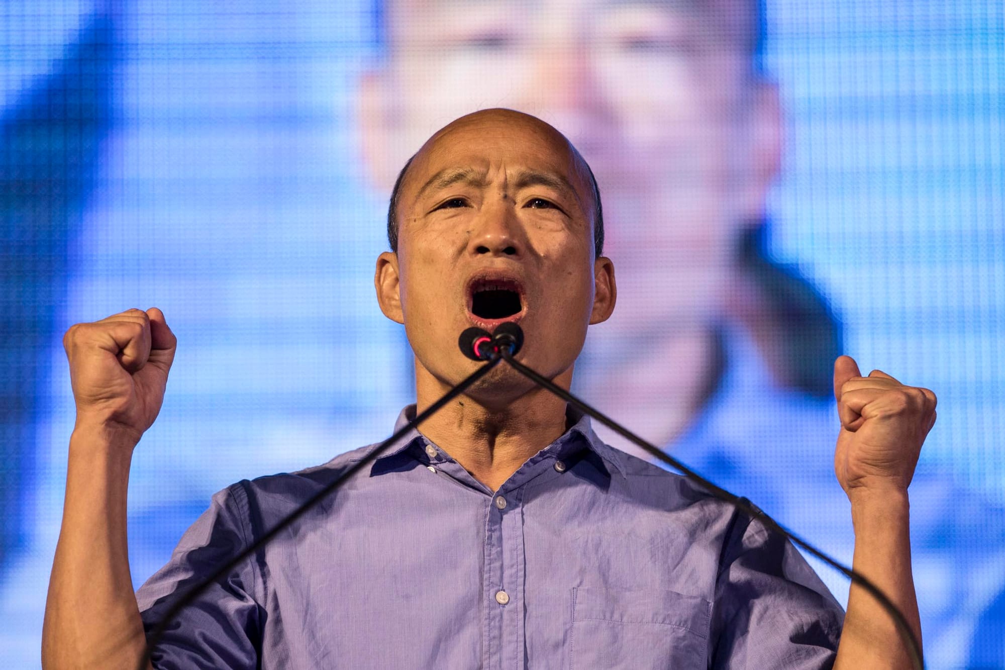 高雄市國民黨候選人韓國瑜，晚上宣布當選高雄市長，終結民進黨在高雄20年的執政。