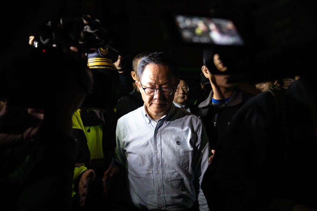 2018年11月25日，台灣台北市的市長選舉選情仍然膠著，點票持續到凌晨，國民黨市長候選人丁守中到點票活動現場向支持者發表講話。