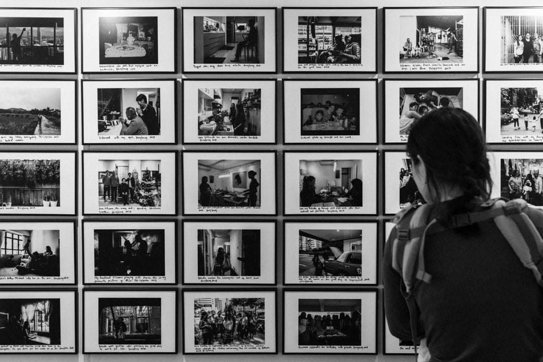 《活著如风》摄影展。