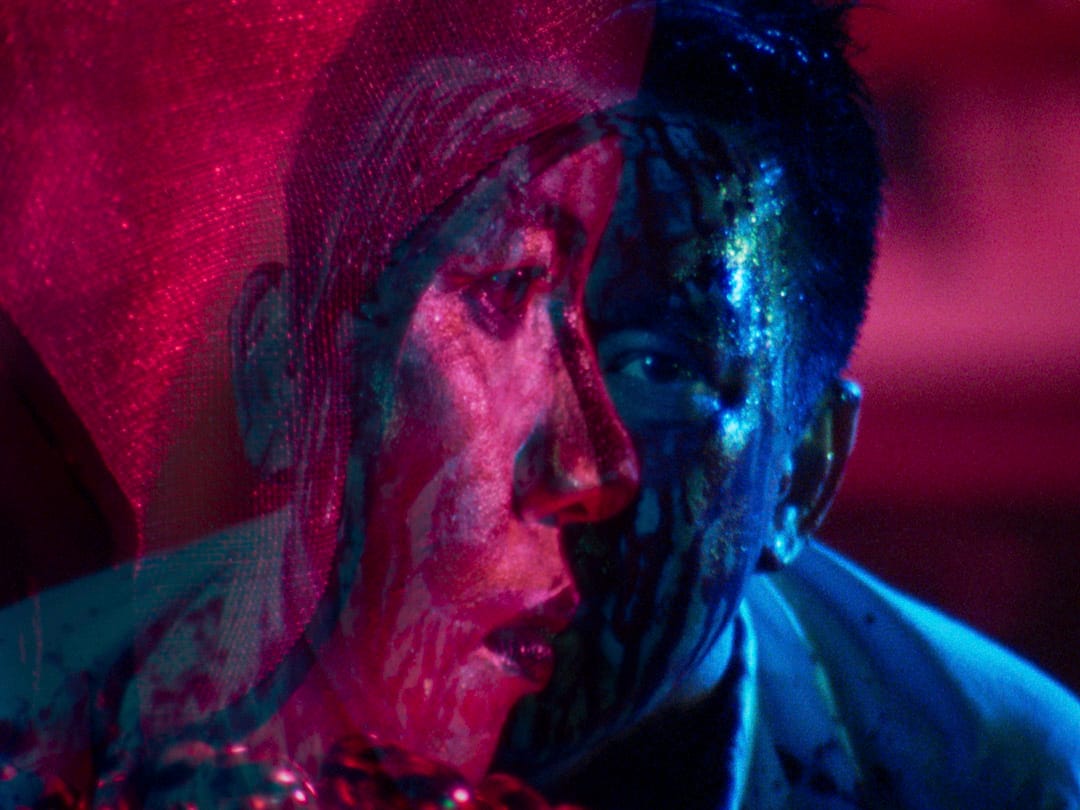 《Demons》剧照。