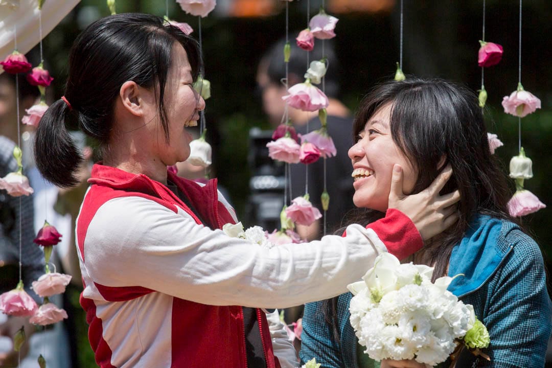 台灣成為亞洲第一個同婚合法化的地方， 同志們可正式登記結婚，跟常人一樣。