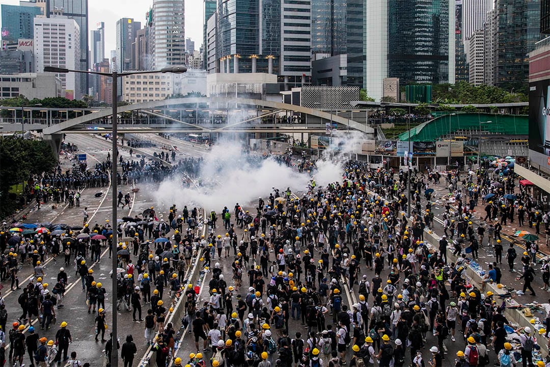 2019年6月12日,警察在金鐘夏慤道施放催淚彈。