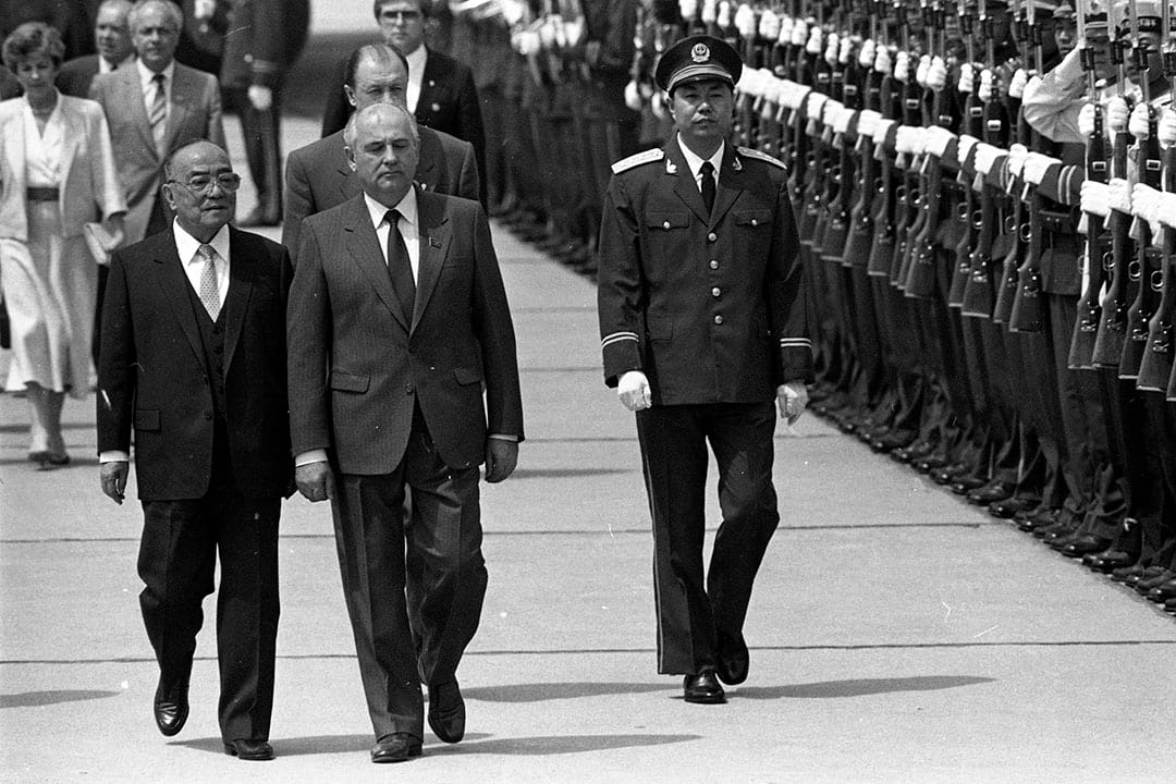 1989年5月15日,戈巴契夫访问中国。