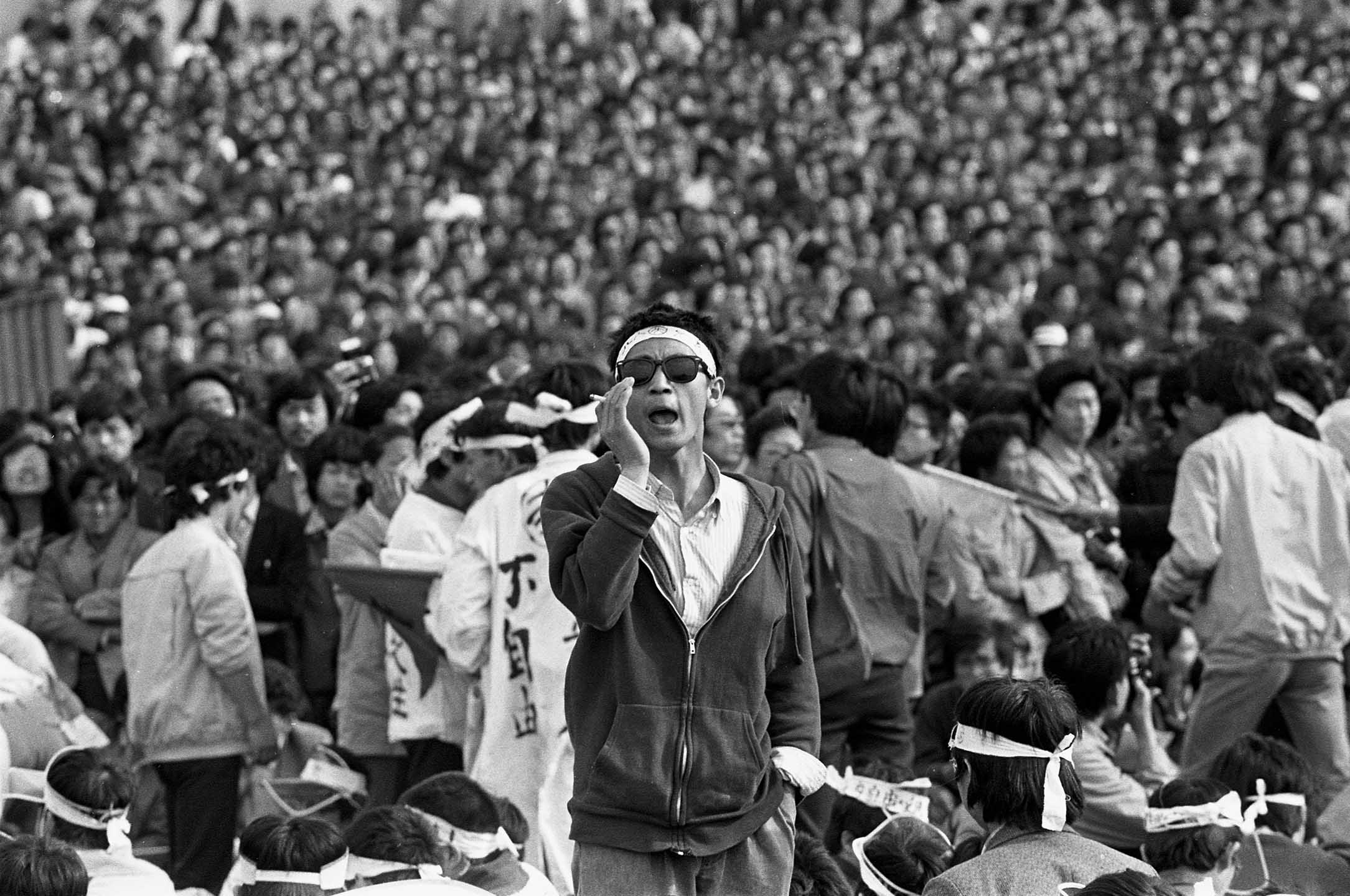 1989年5月13日,北京天安门广场。