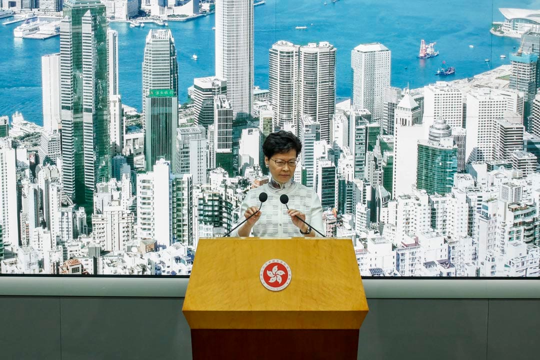 2019年6月15日，林鄭月娥召開記者會，宣布暫緩修訂《逃犯條例》 。 