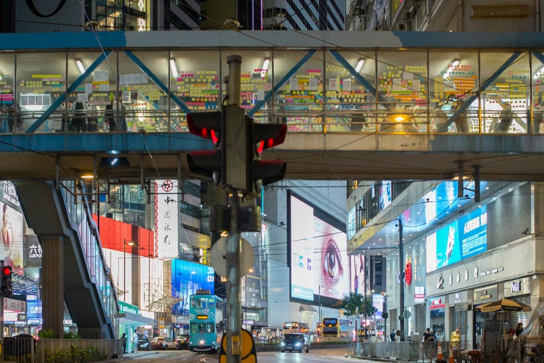 铜锣湾波斯富街行人天桥。