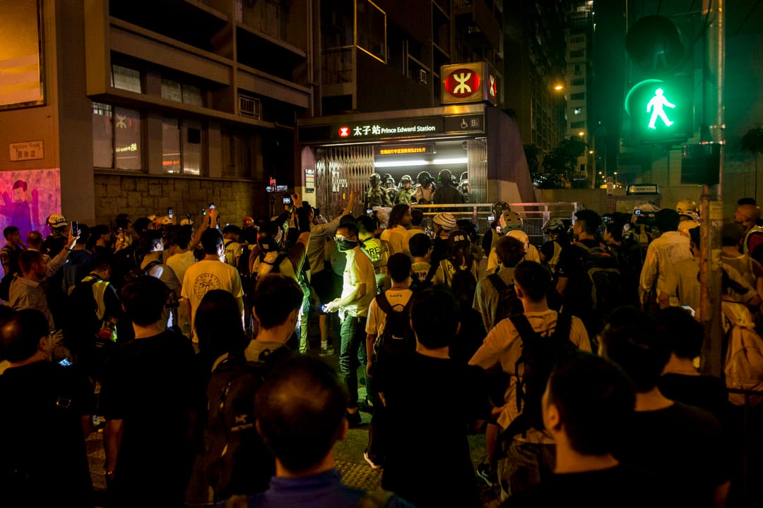 2019年8月31日,港鐵太子站發生防暴警察無差別的毆打乘客後,大量市民不滿並包圍太子站。