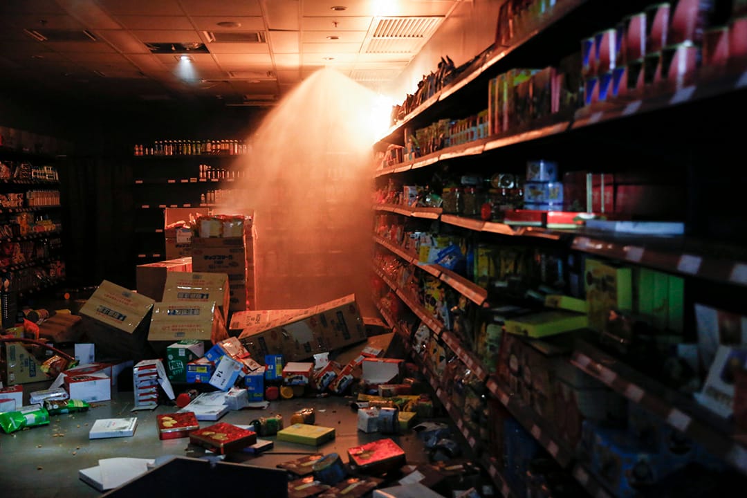 2019年10月20日，旺角一間優品360被焚燒。