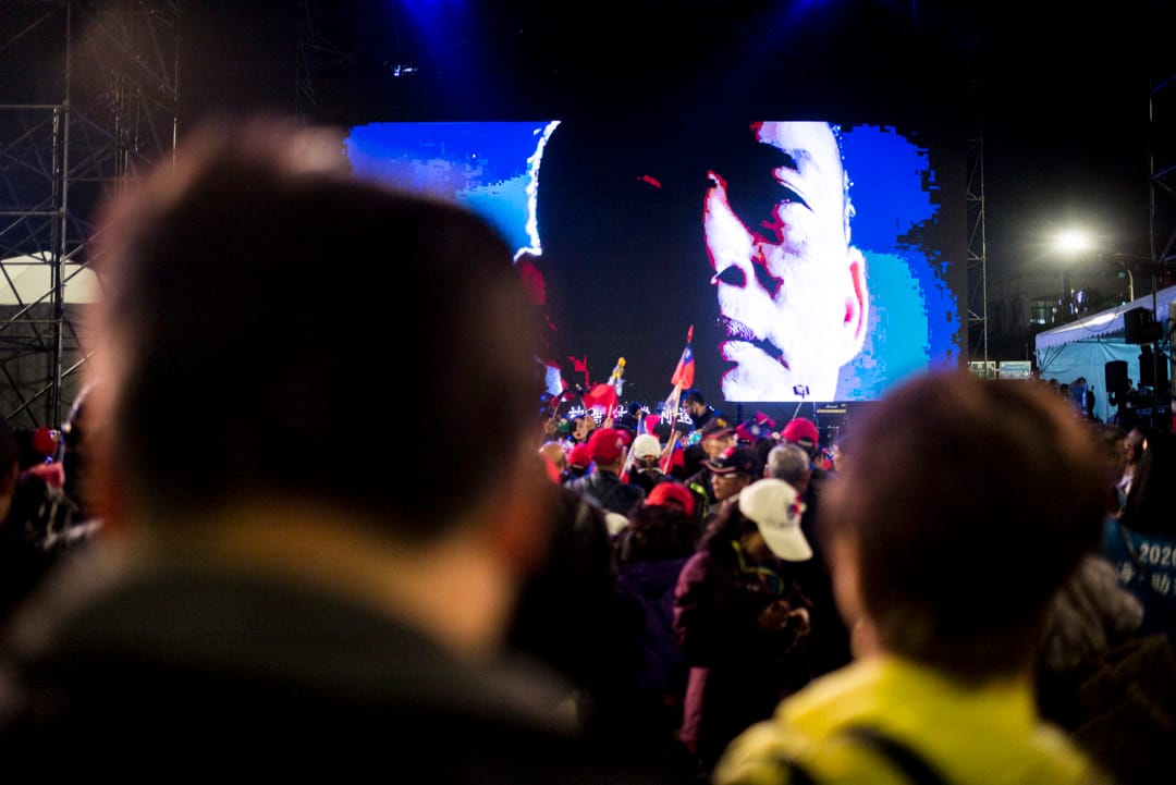 2020年1月9日，韩国瑜在凯道举办造势晚会，韩国瑜肖像在台上。